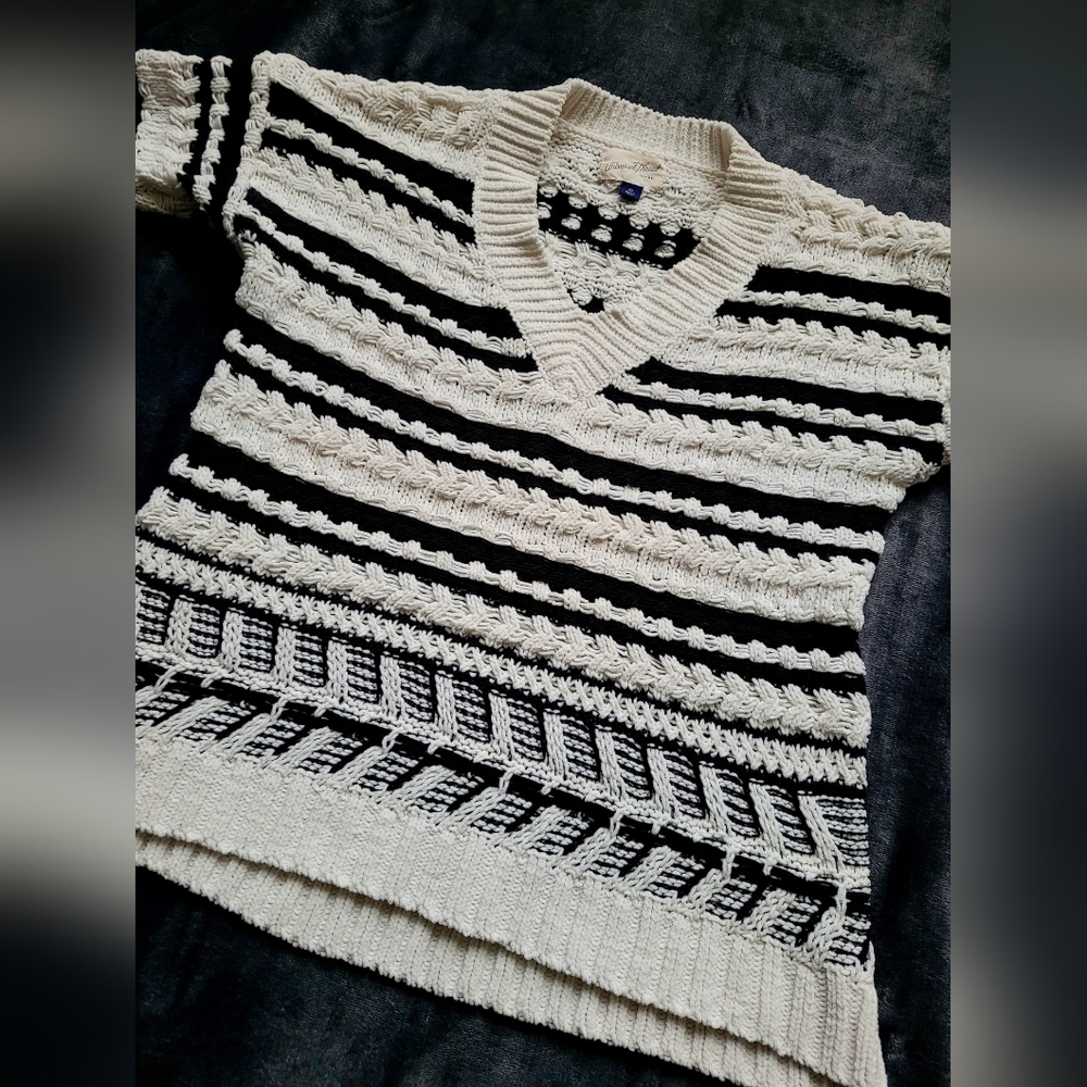 Universal Thread Women's Ribbed Cable Chenille Pu… - image 4